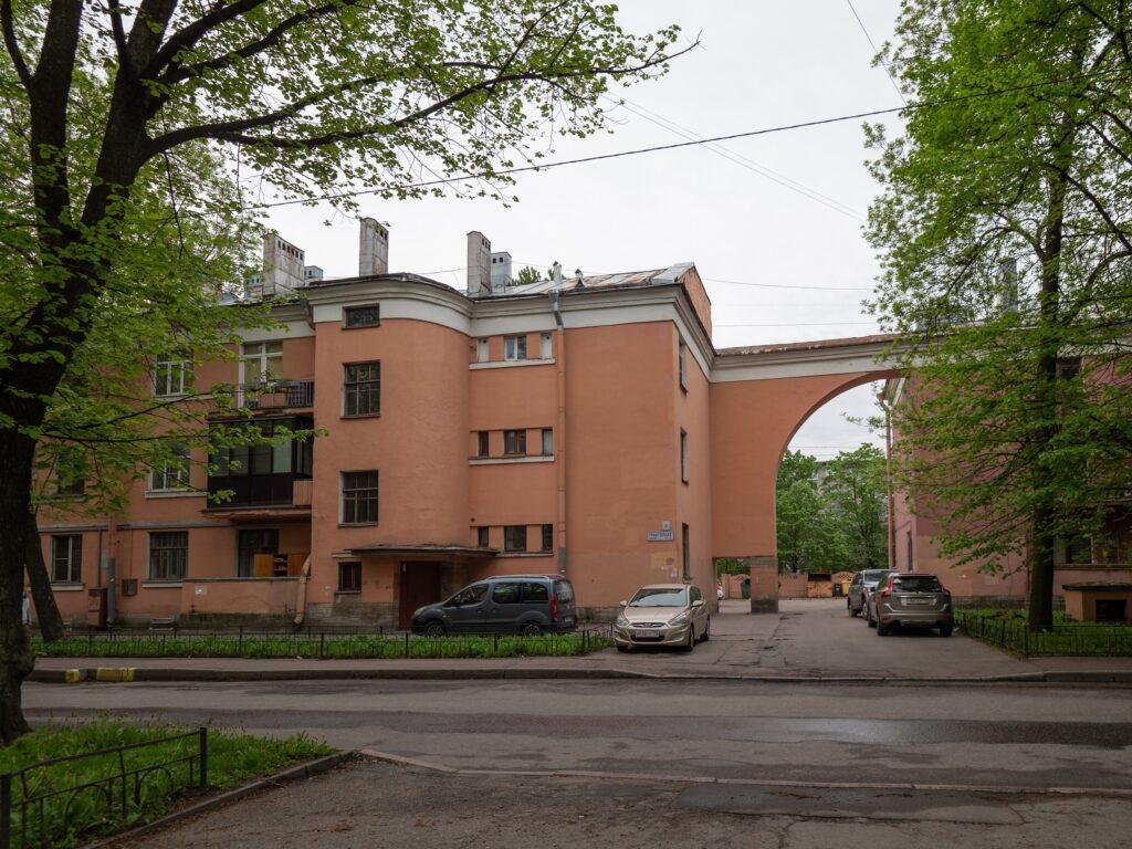 Жилой комплекс на Тракторной улице